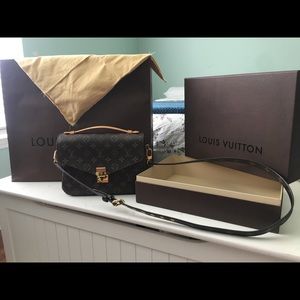 Louis Vuitton Pochette Métis Monogram Canvas